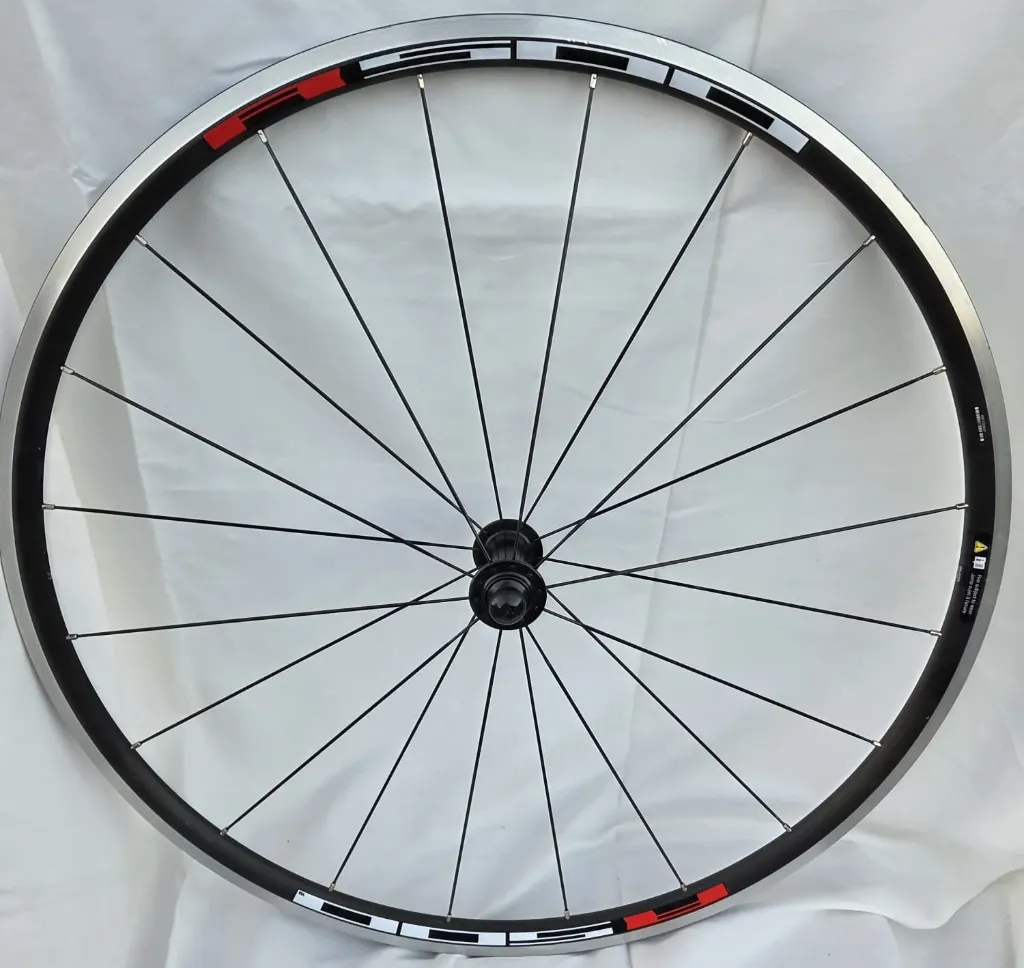 [WH200101] Voorwiel Shimano 622x15-18C Offset WH-R500 Zwart