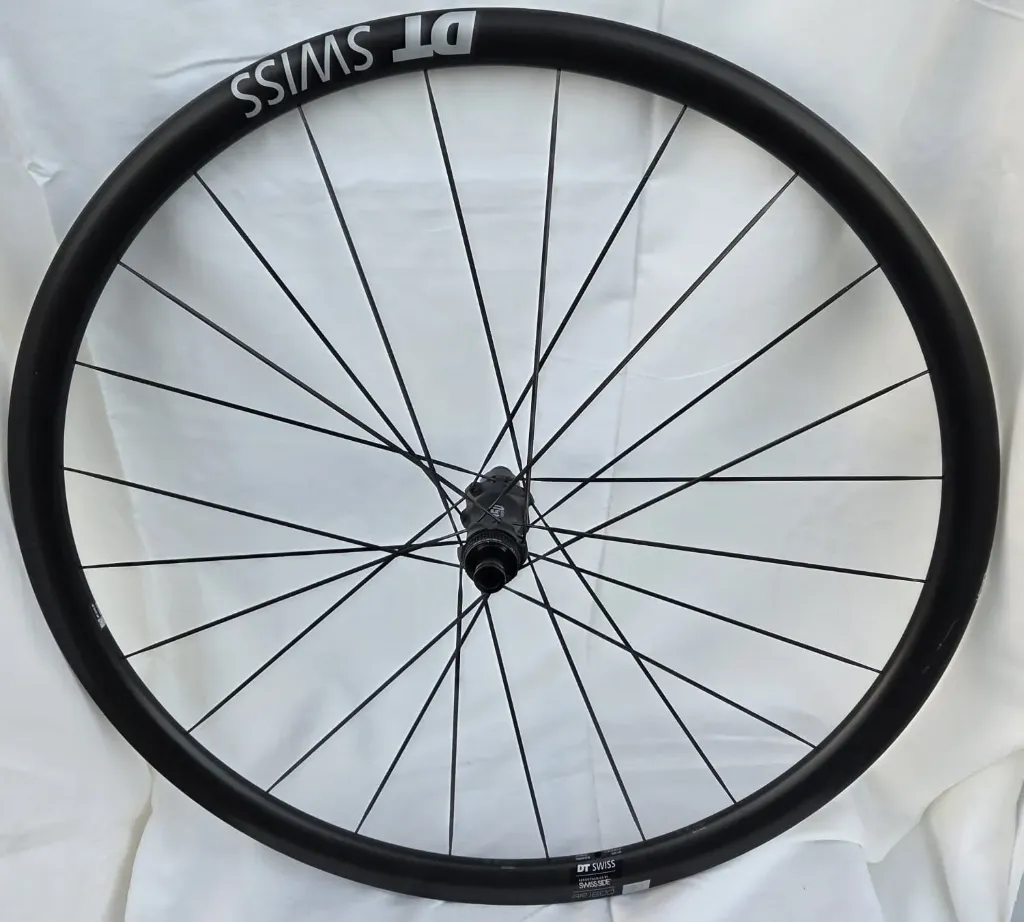 [WH200102] Voorwiel DT Swiss 28" 622-20 TC Zwart AR 1600 SPLINE 30 Zwart